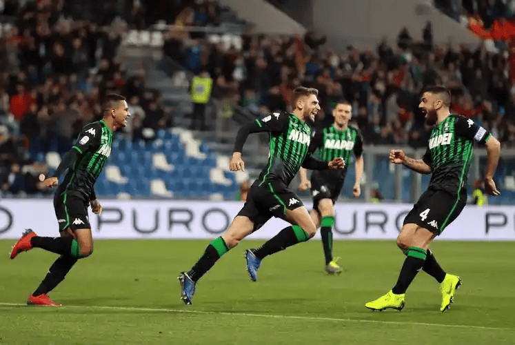 开云官网-冲刺阶段意甲焦点战；金州勇士内部沟通；更衣室稳定；球探报告显示潜力(勇士73胜纪录)